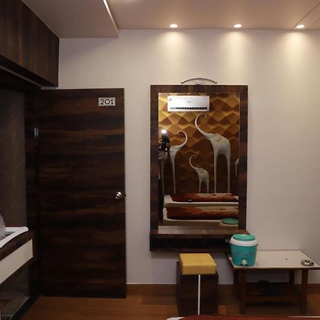 Hotel Darshan Amreli Ngoại thất bức ảnh
