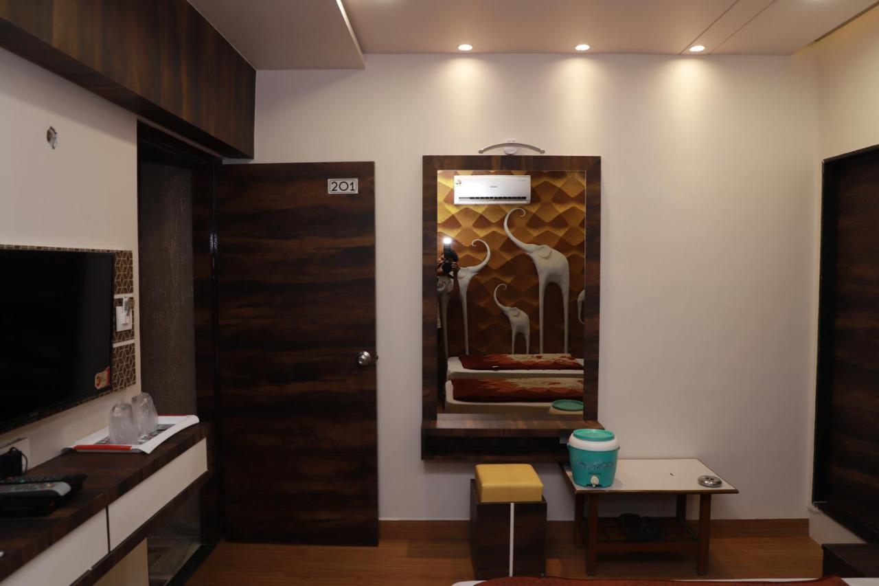 Hotel Darshan Amreli Ngoại thất bức ảnh