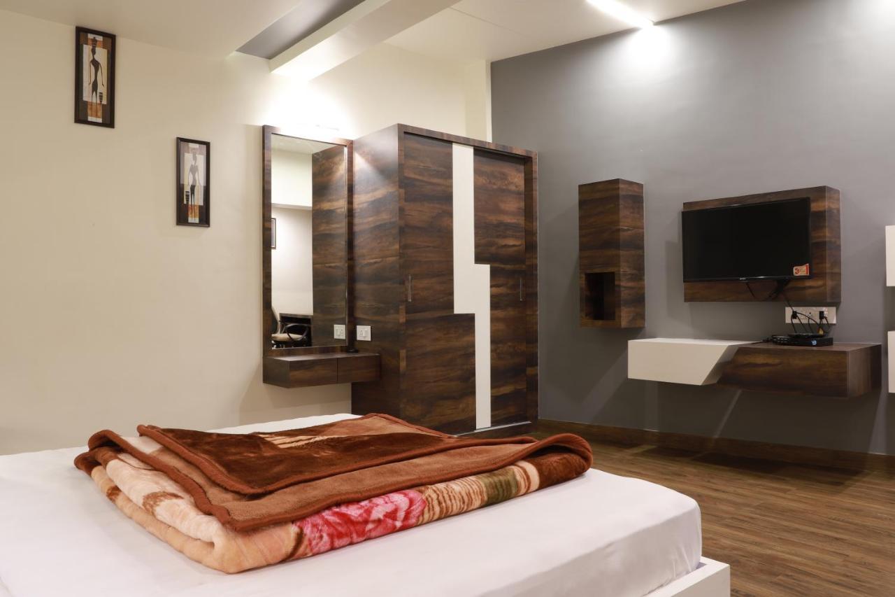 Hotel Darshan Amreli Ngoại thất bức ảnh