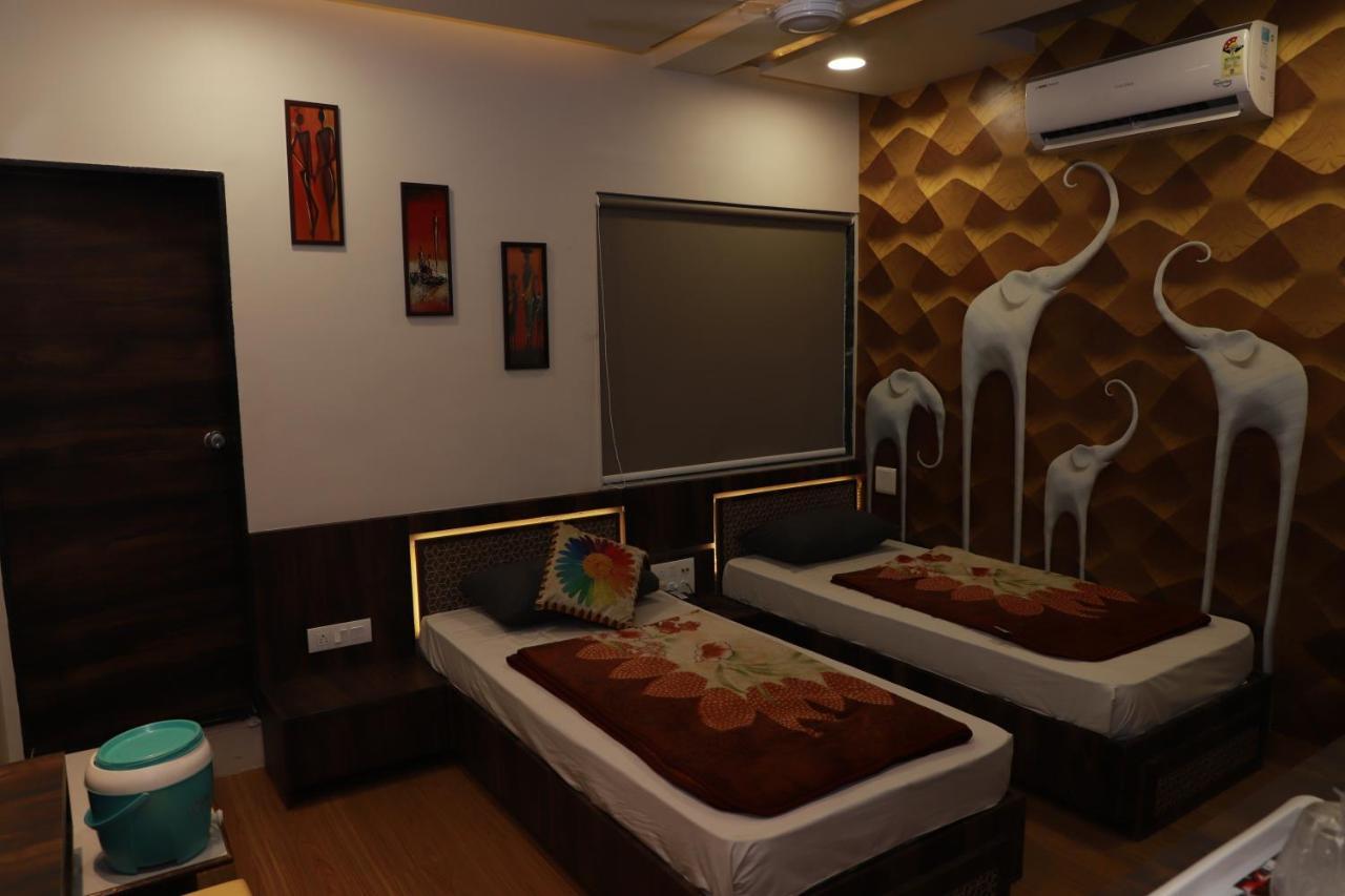 Hotel Darshan Amreli Ngoại thất bức ảnh
