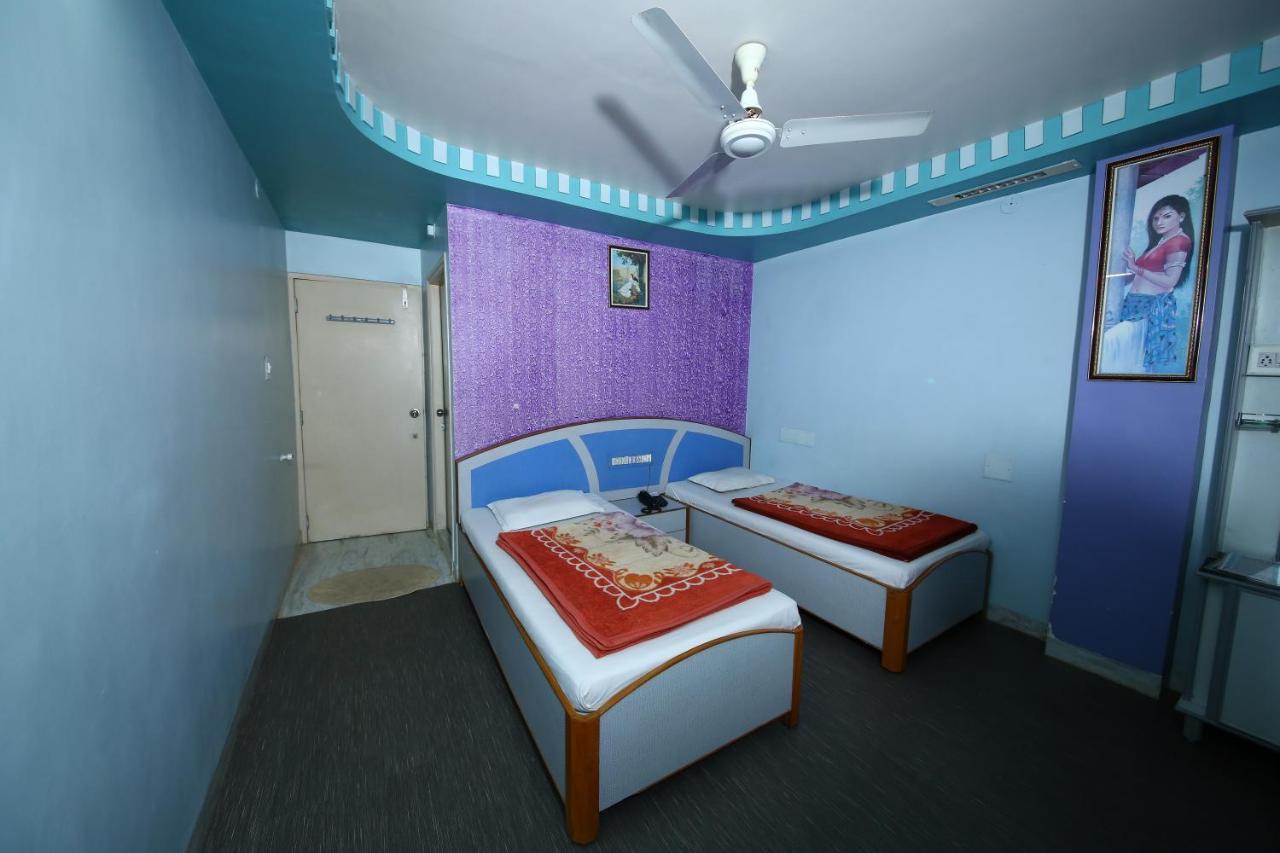 Hotel Darshan Amreli Ngoại thất bức ảnh
