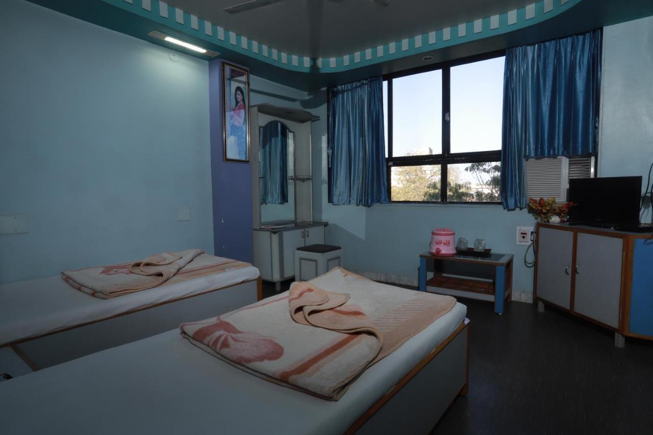Hotel Darshan Amreli Ngoại thất bức ảnh