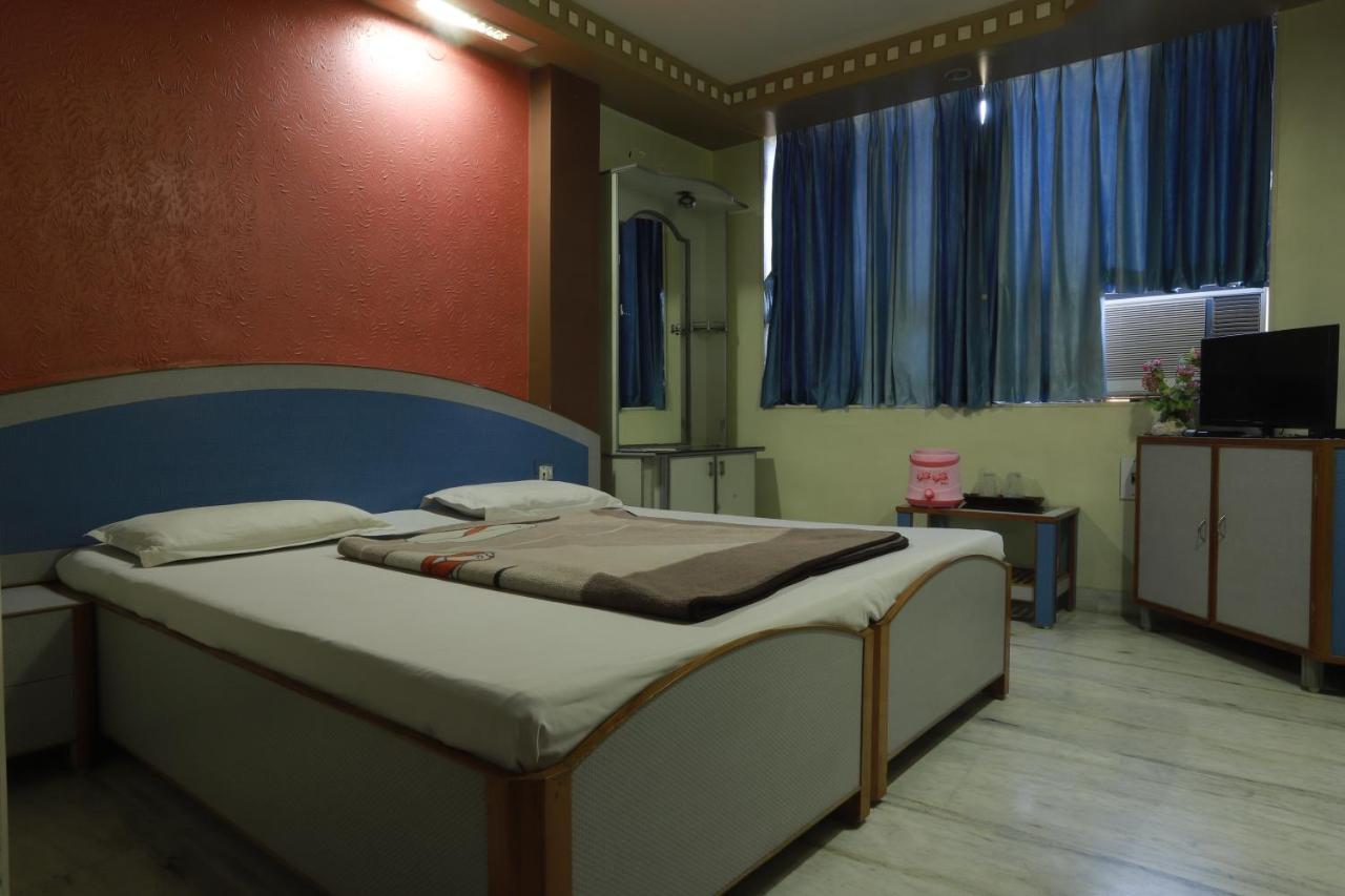 Hotel Darshan Amreli Ngoại thất bức ảnh